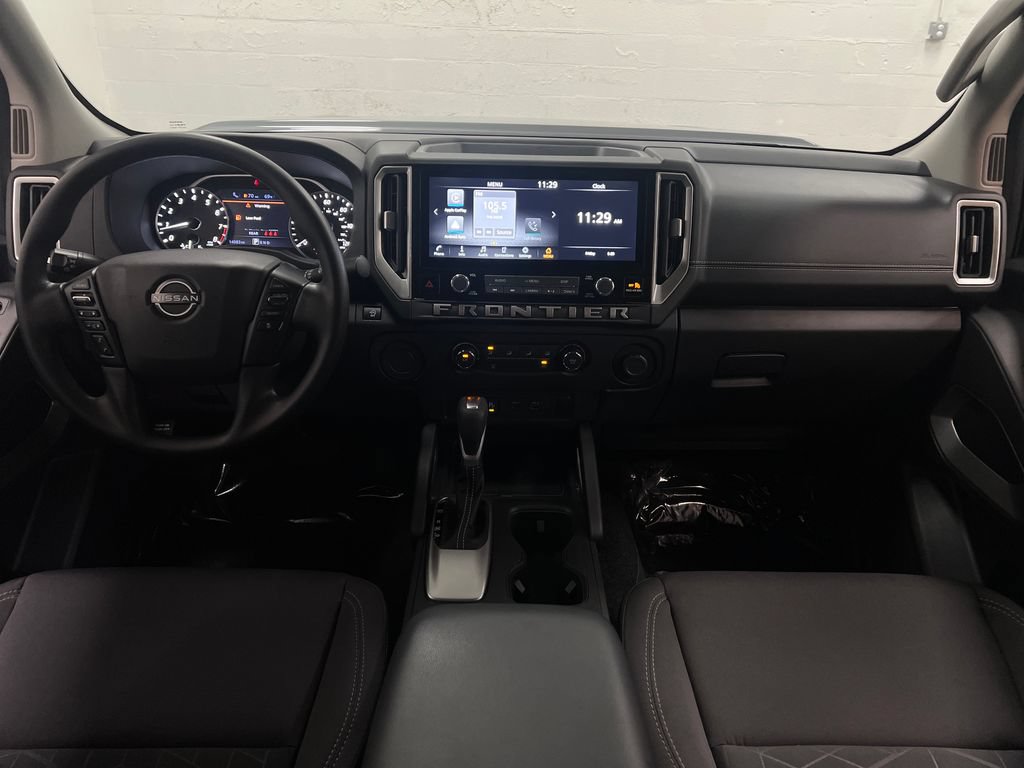 Used 2025 Nissan Frontier SV w/ Tow Package RWD image 14