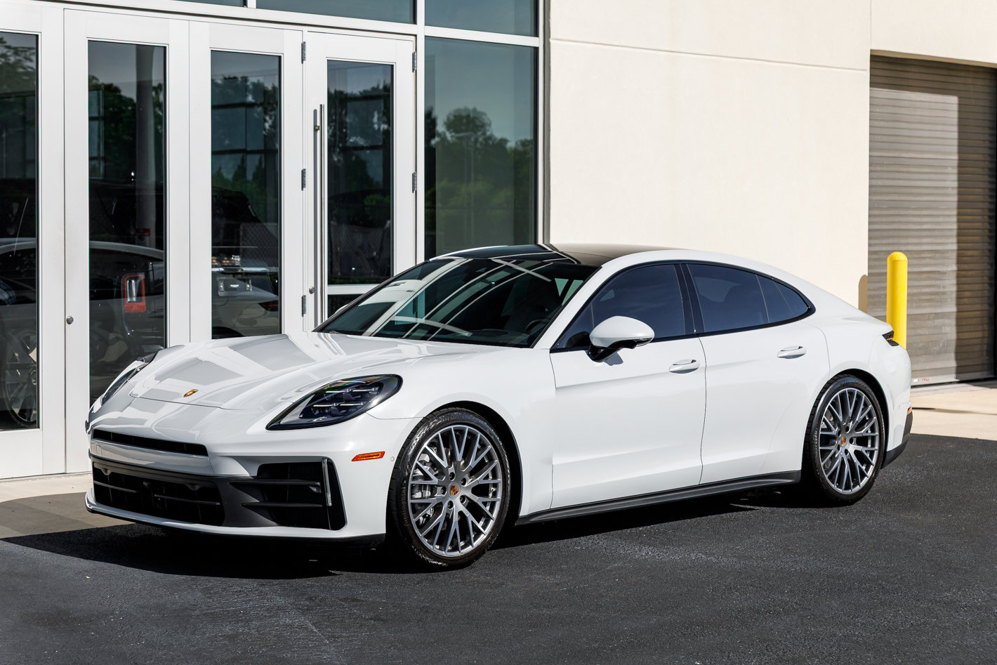 Used 2024 Porsche Panamera 4 image 4