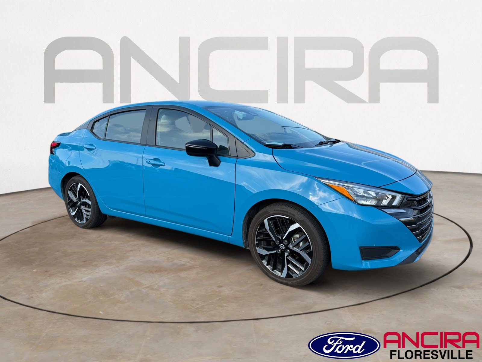 Used 2025 Nissan Versa SR FWD image 1