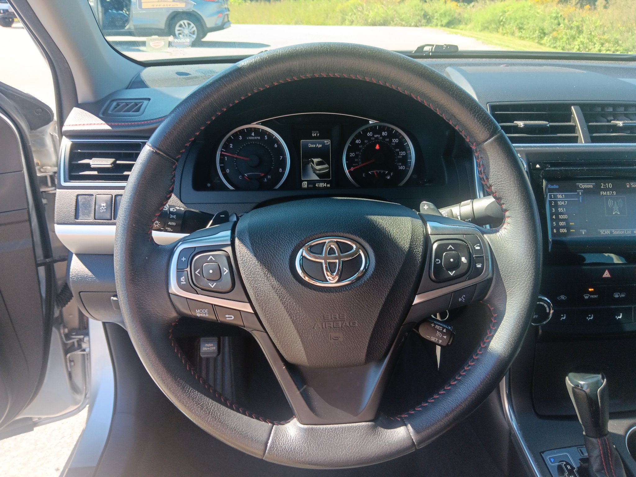 Used 2015 Toyota Camry SE FWD image 18