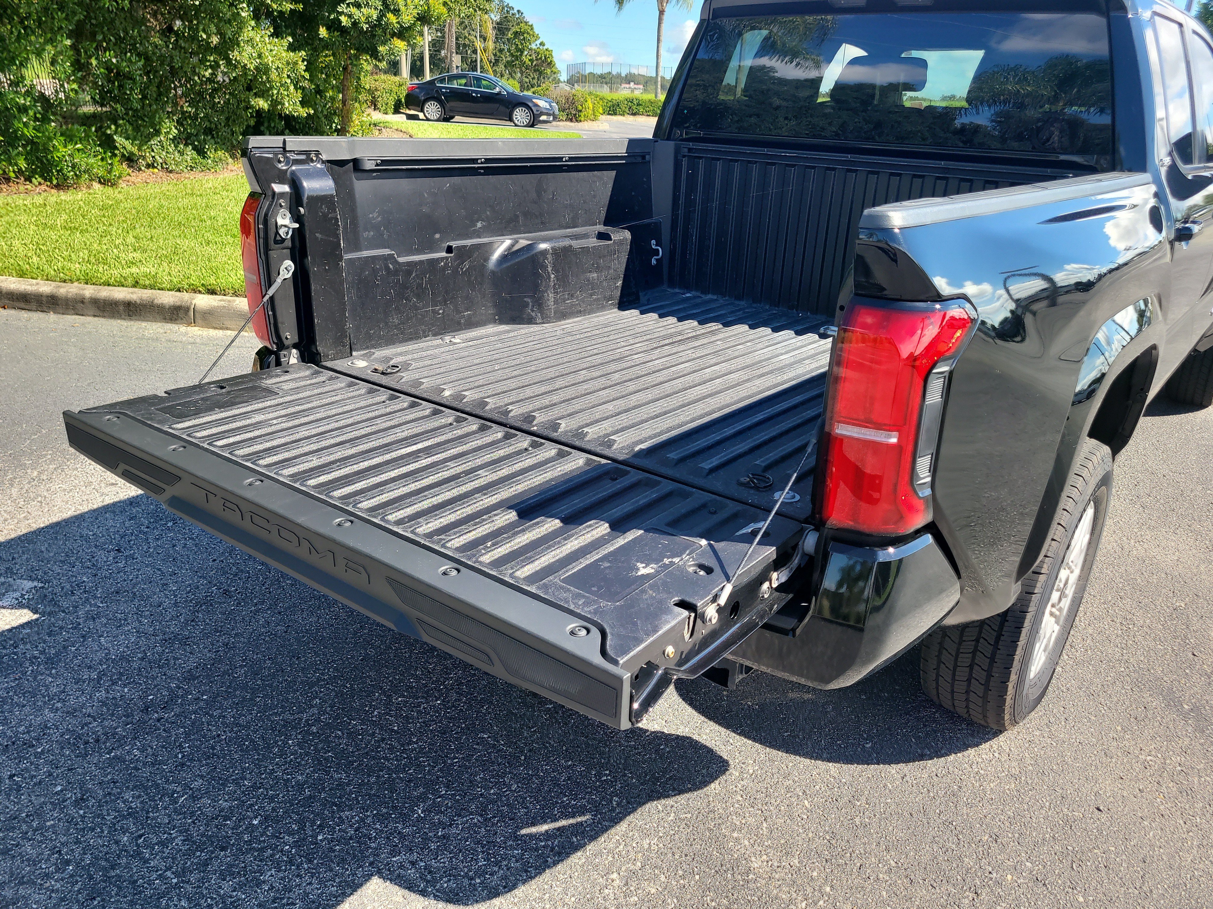 Certified 2024 Toyota Tacoma SR5 AWD/4WD image 12
