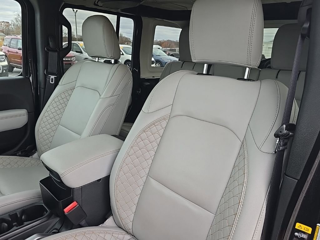 Used 2021 Jeep Wrangler Unlimited Sahara image 18