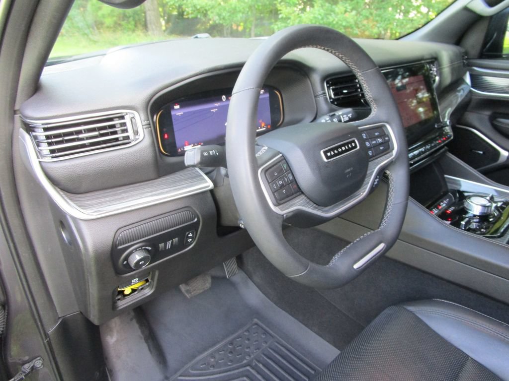 Used 2022 Jeep Wagoneer Series III AWD/4WD image 24