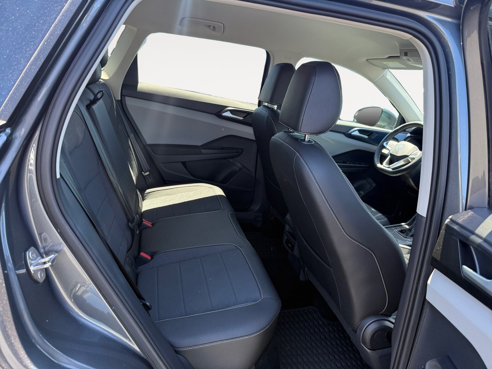 Used 2023 Volkswagen Taos SE FWD image 18