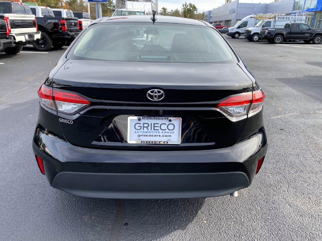 Used 2025 Toyota Corolla LE w/ LE Premium Package FWD image 4