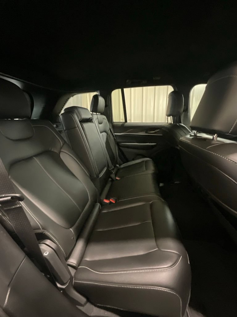 Used 2025 Jeep Grand Cherokee Limited w/ Black Appearance Package RWD image 12