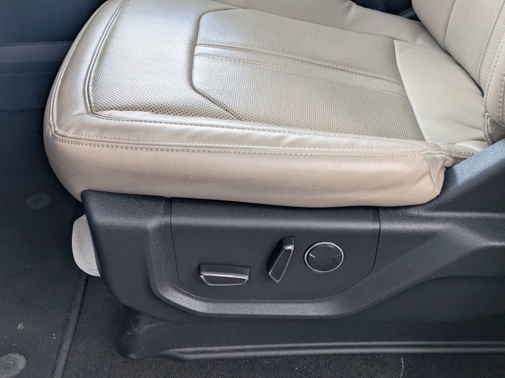 Used 2022 Ford Expedition Limited image 28