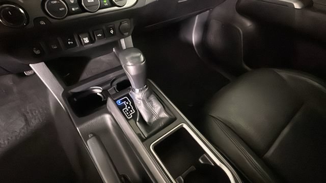 Used 2020 Toyota Tacoma TRD Sport w/ TRD Premium Sport Package AWD/4WD image 21