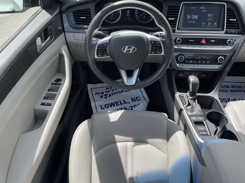 Used 2019 Hyundai Sonata Limited w/ Ultimate Package 02 FWD image 12