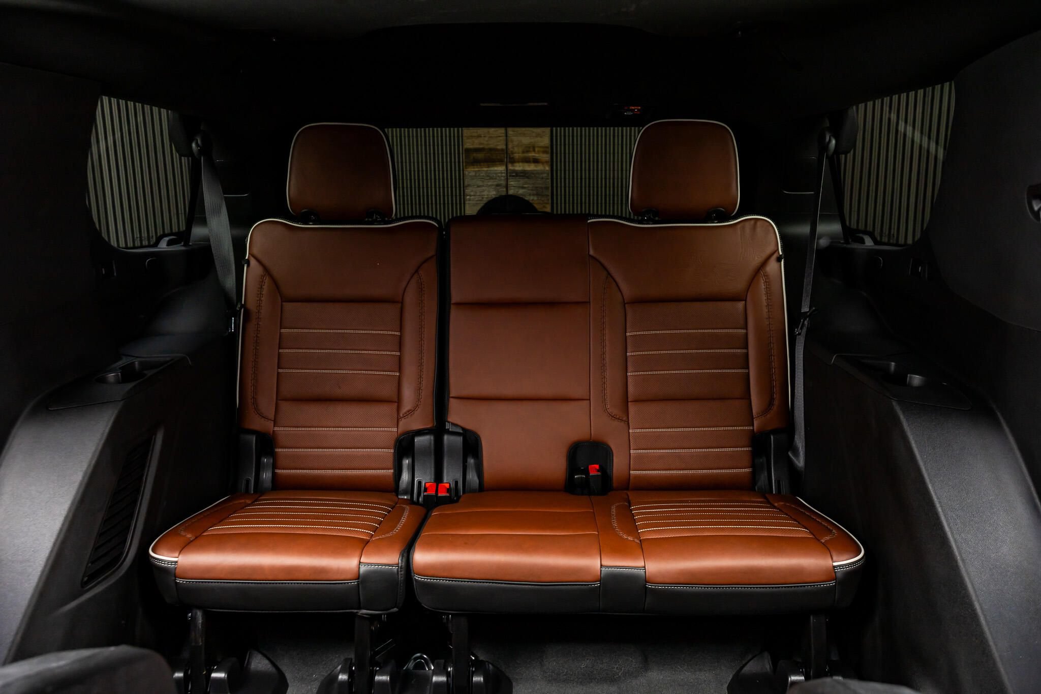 Used 2024 GMC Yukon Denali Ultimate w/ LPO, Floor Liner Package AWD/4WD image 35