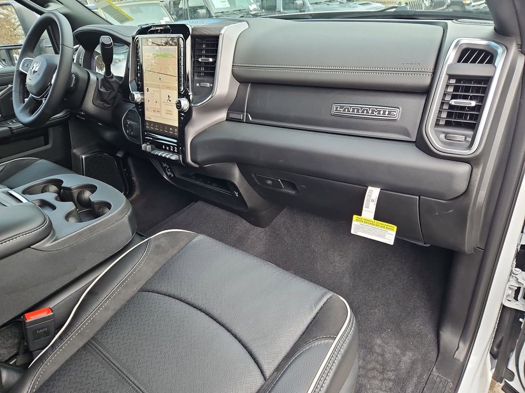 New 2026 RAM 2500 Laramie AWD/4WD image 17