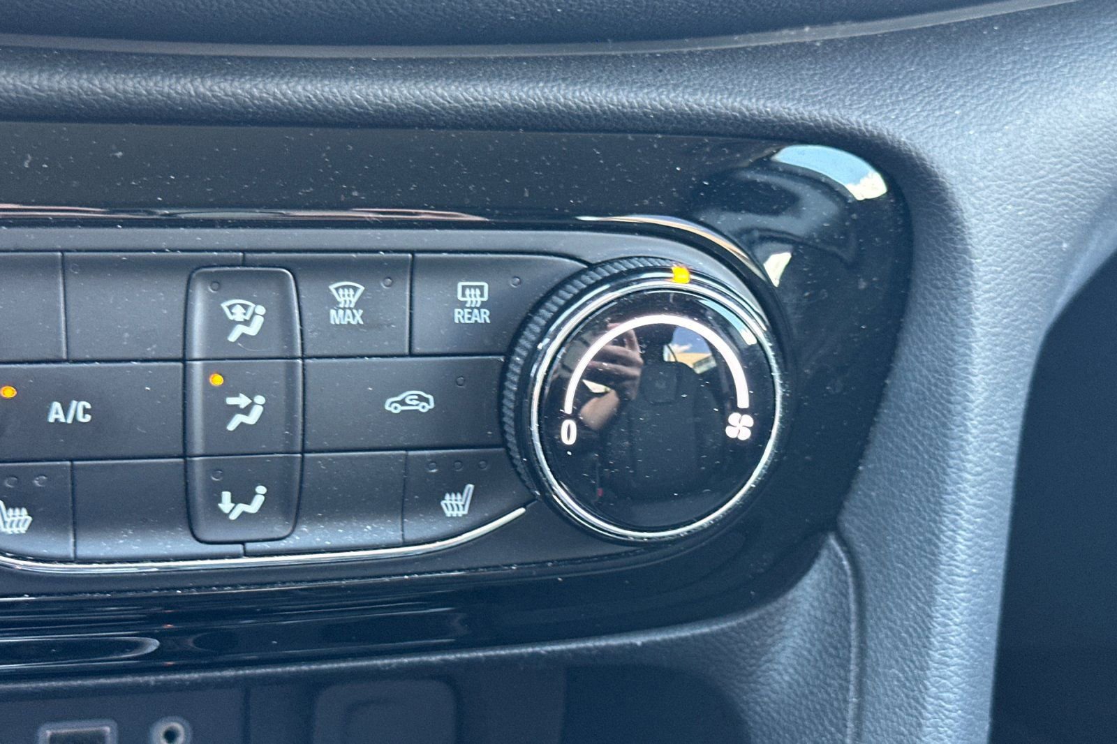 Used 2023 Buick Encore GX Preferred w/ Cold Weather Comfort Package FWD image 28