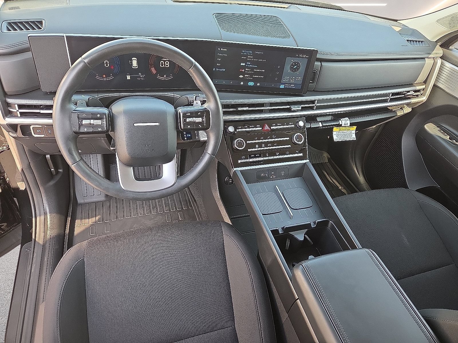 Used 2025 Hyundai Santa Fe SE FWD image 6