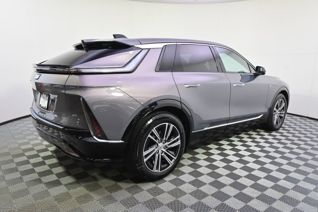 New 2025 Cadillac Lyriq Luxury AWD/4WD image 7