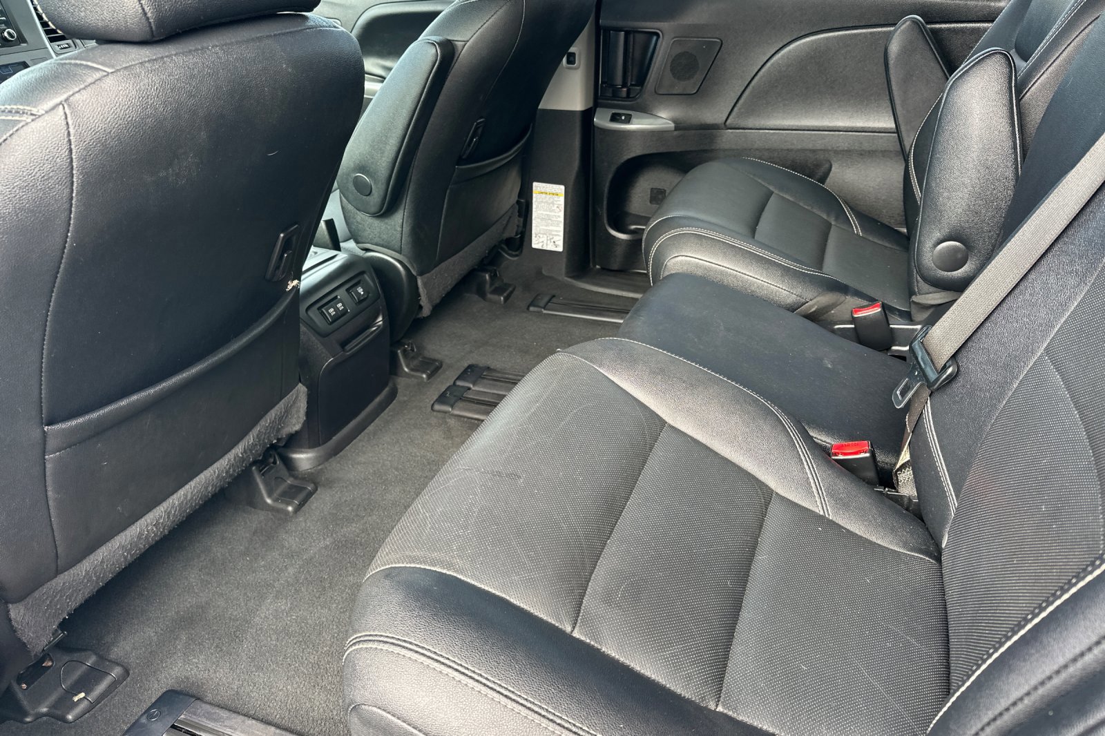 Certified 2020 Toyota Sienna SE w/ SE Preferred Package FWD image 12