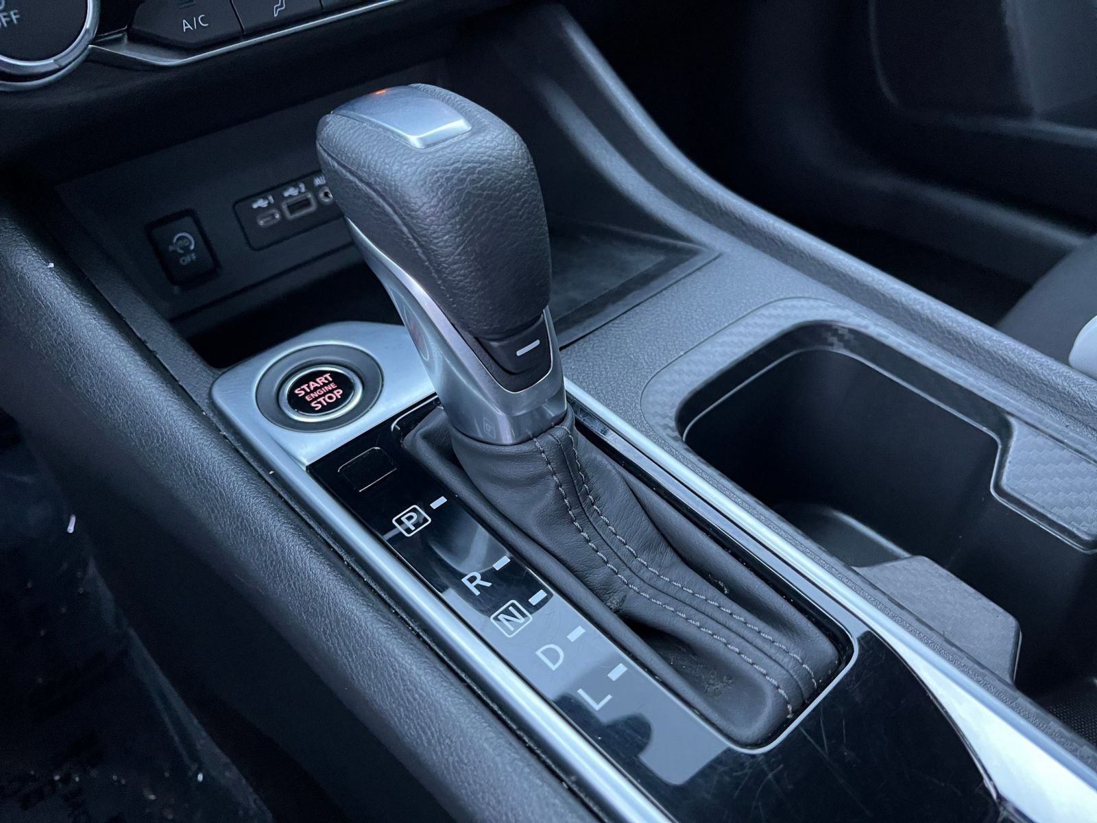 Used 2025 Nissan Sentra SV FWD image 41
