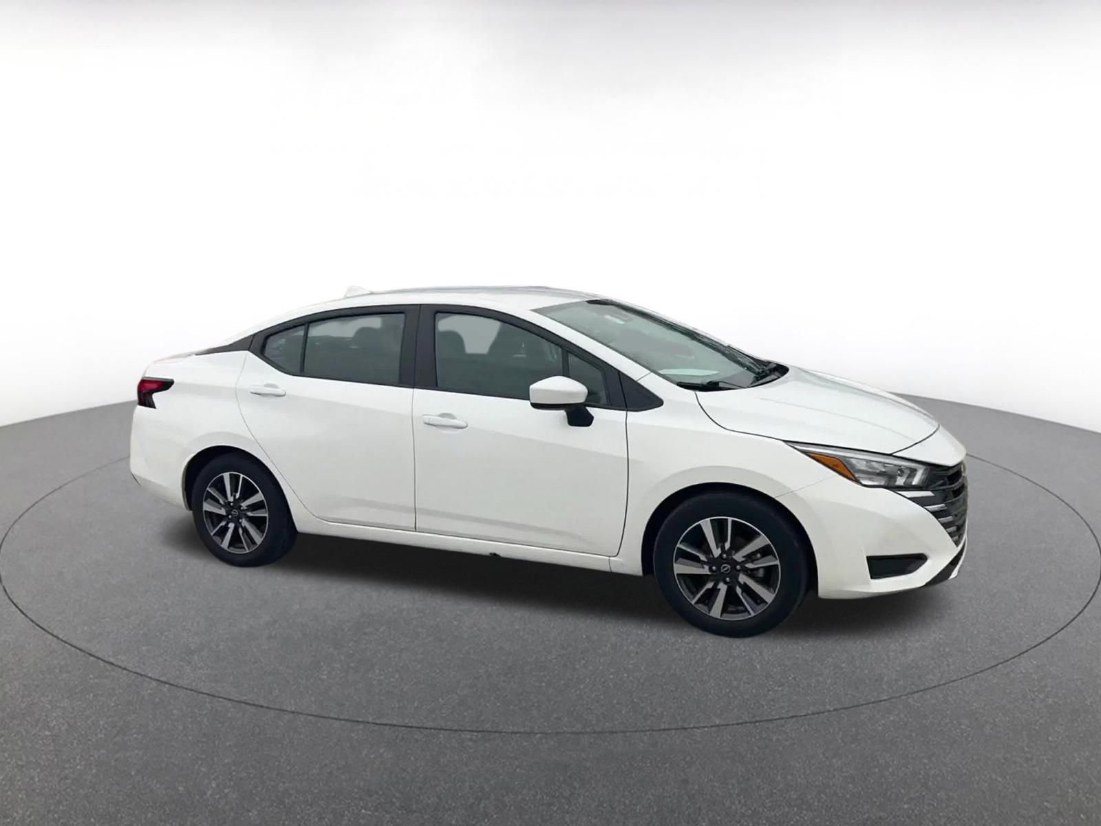 Used 2025 Nissan Versa SV FWD image 2