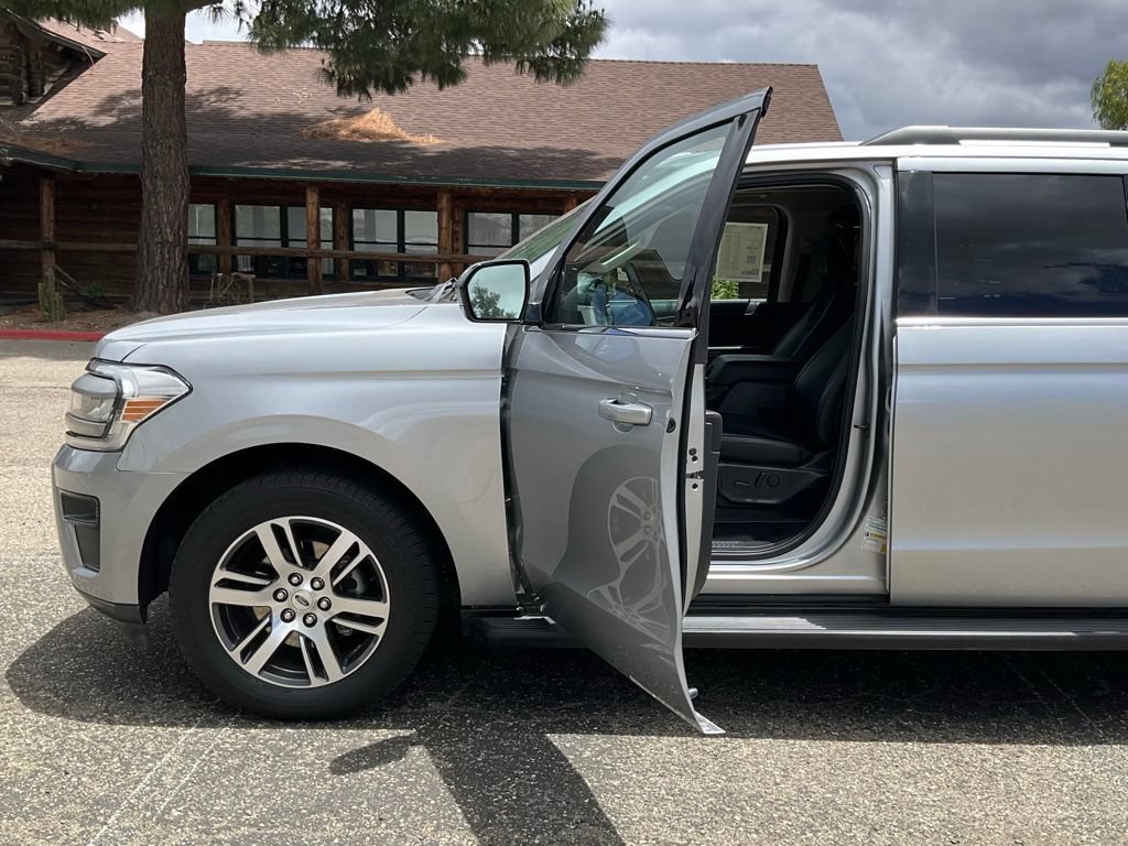 Used 2024 Ford Expedition Max XLT AWD/4WD image 45