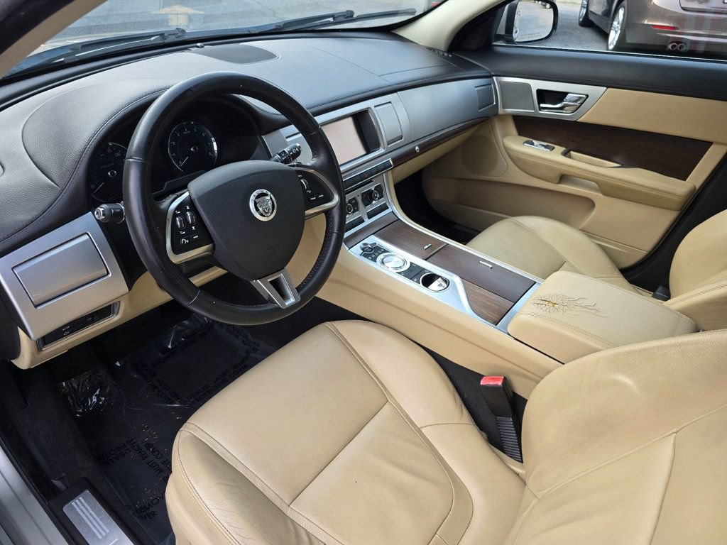 Used 2012 Jaguar XF RWD image 9
