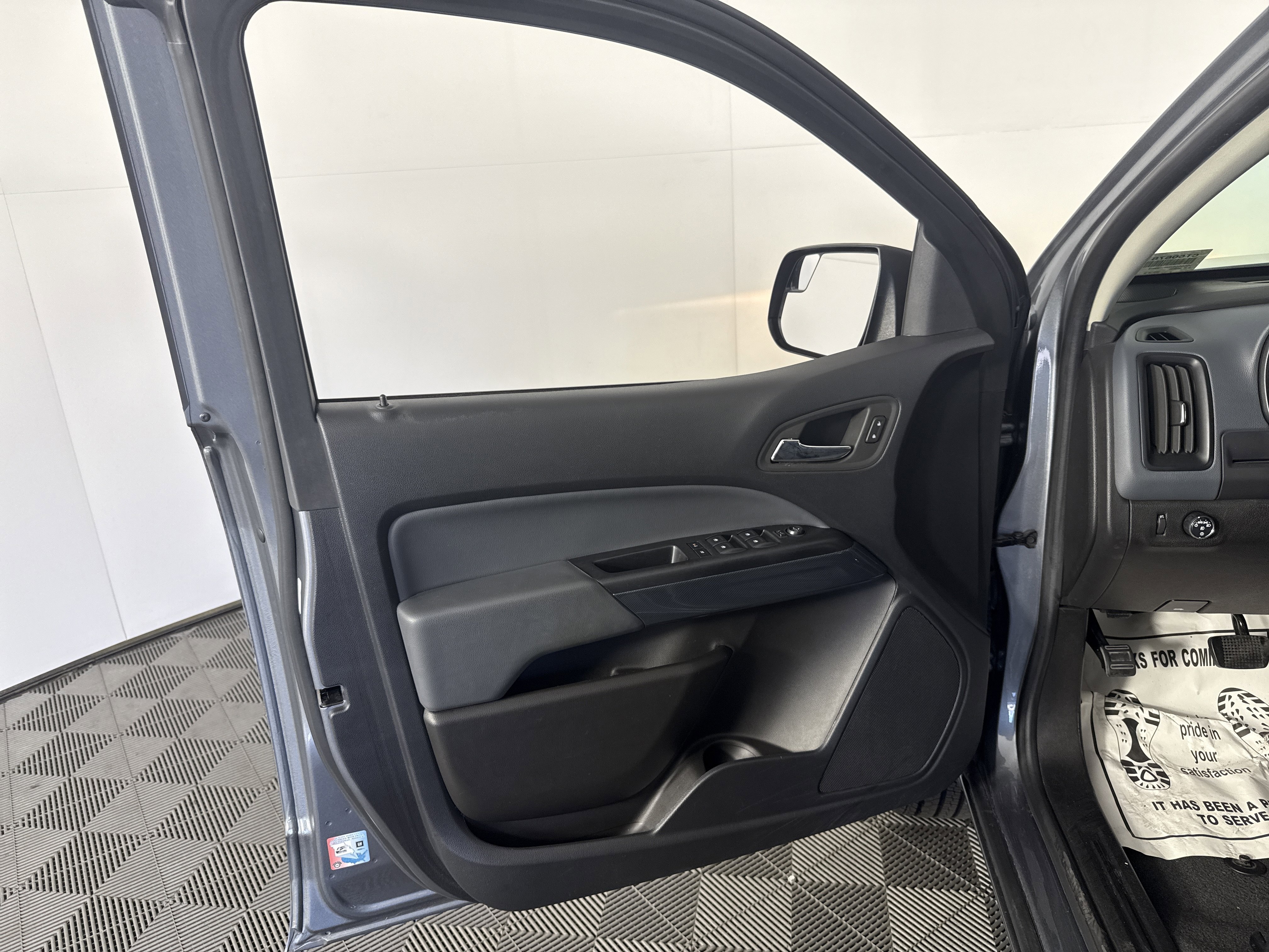 Used 2022 Chevrolet Colorado Z71 w/ Safety Package image 13