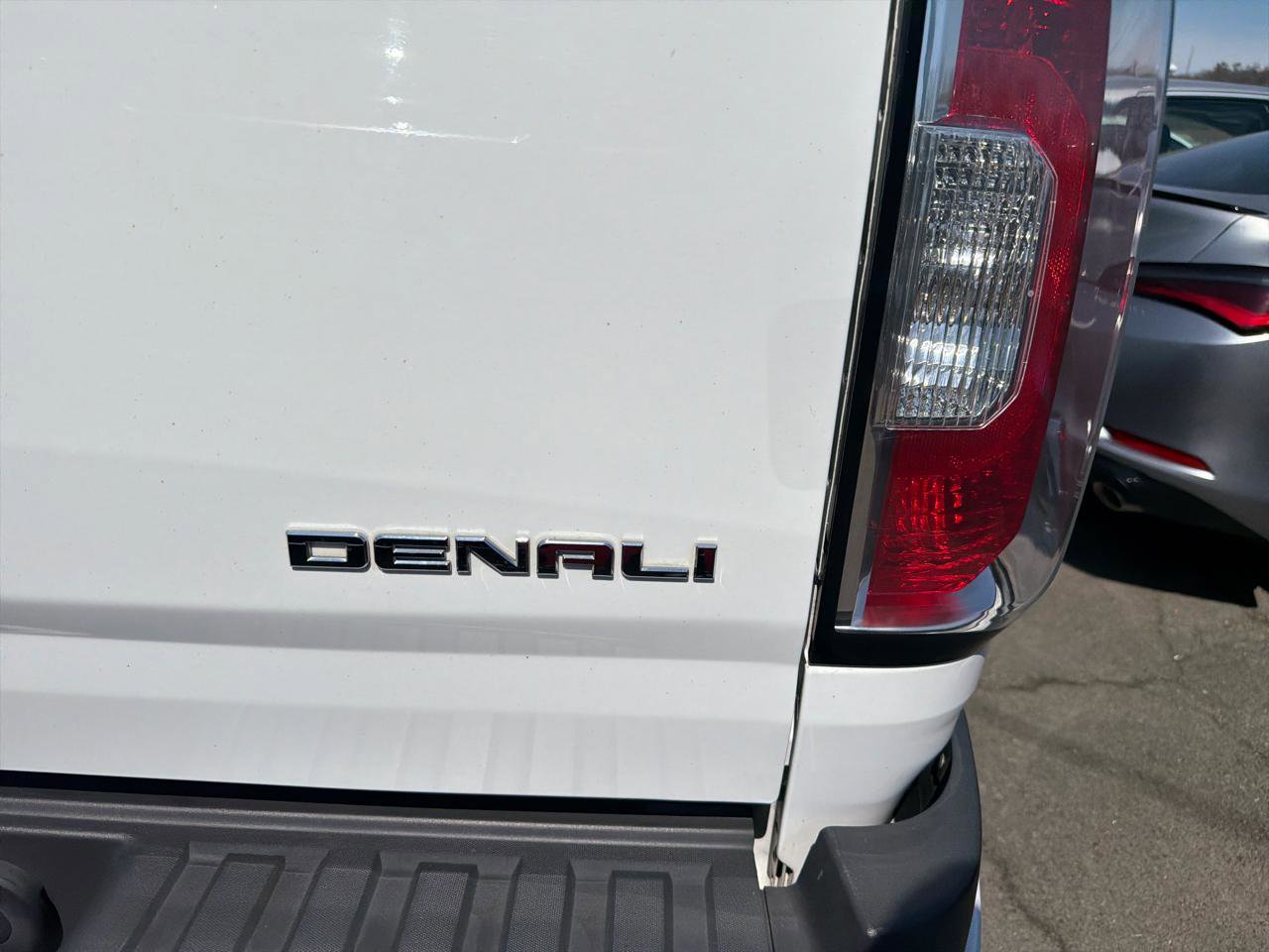Used 2018 GMC Canyon Denali image 8