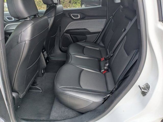 Used 2025 Jeep Compass Latitude w/ Sun & Sound Group image 24