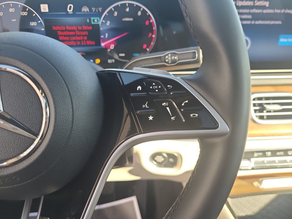 Used 2025 Mercedes-Benz GLS 450 4MATIC image 32