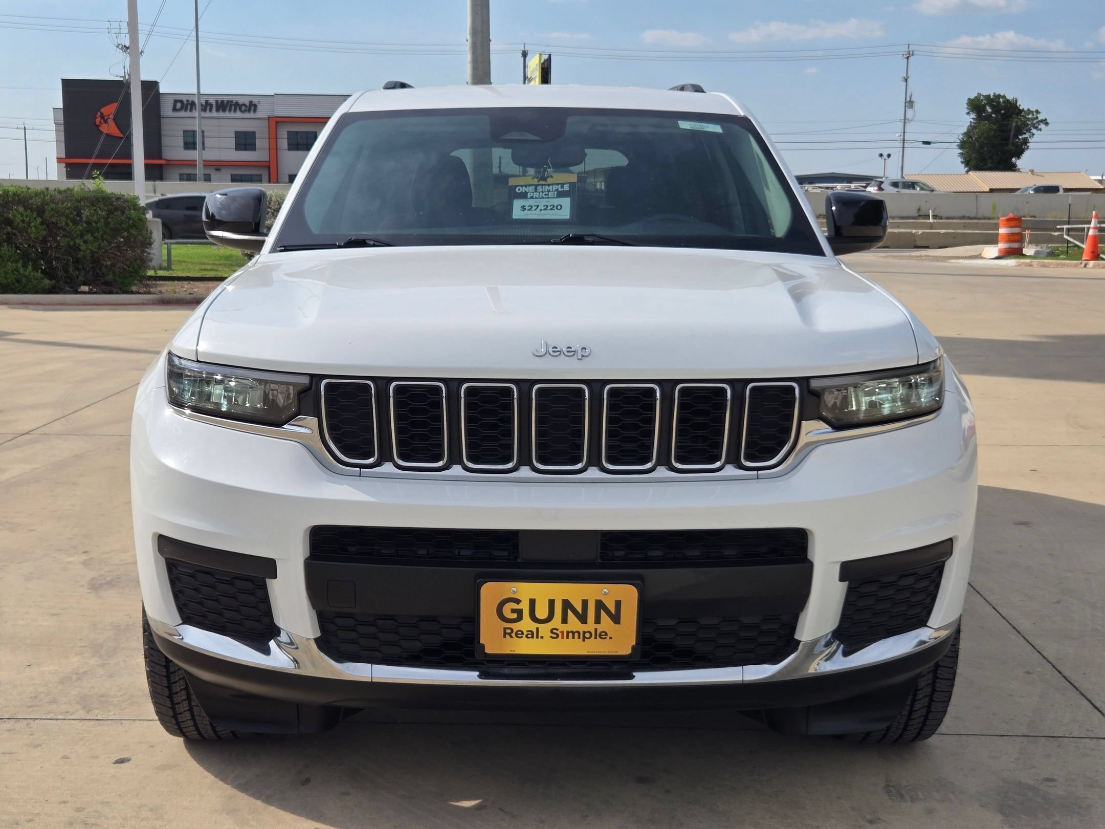 Used 2023 Jeep Grand Cherokee L Laredo AWD/4WD image 2