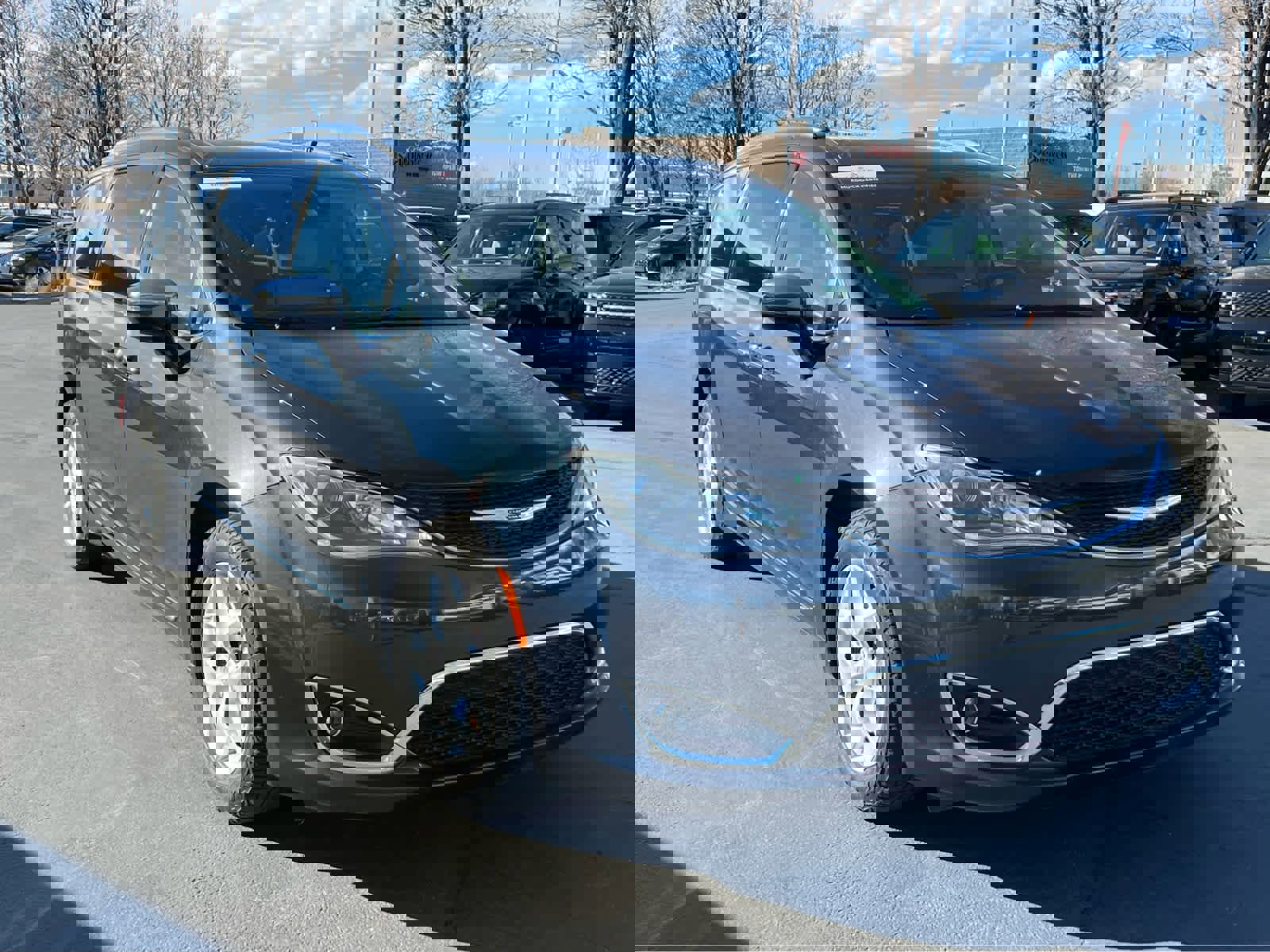 Used 2020 Chrysler Pacifica Limited image 4