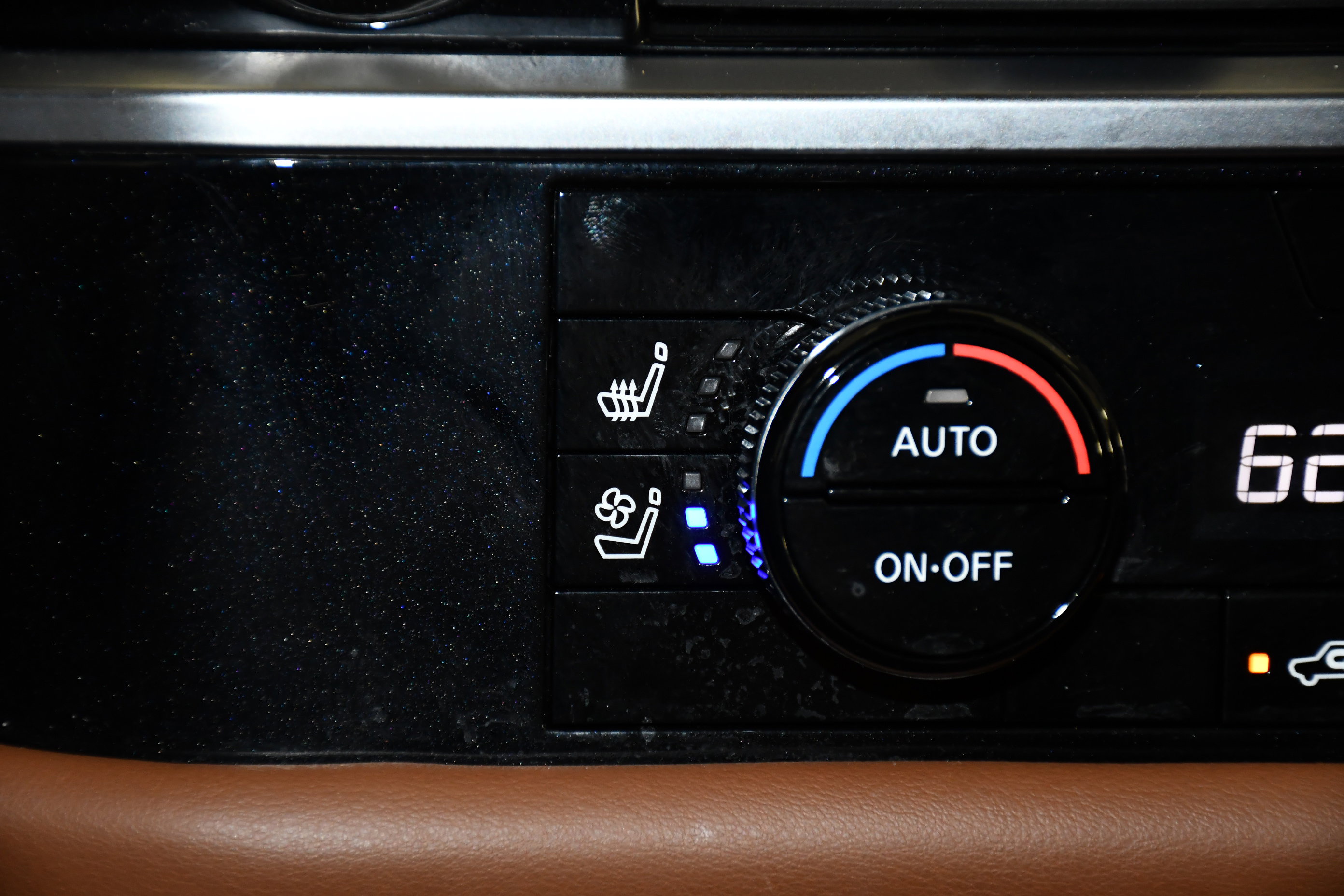 Used 2023 Nissan Pathfinder Platinum image 32