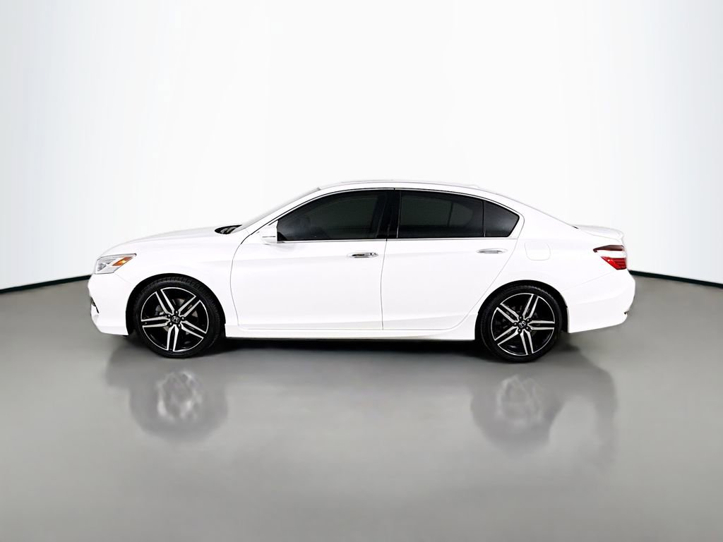 Used 2017 Honda Accord Touring image 4