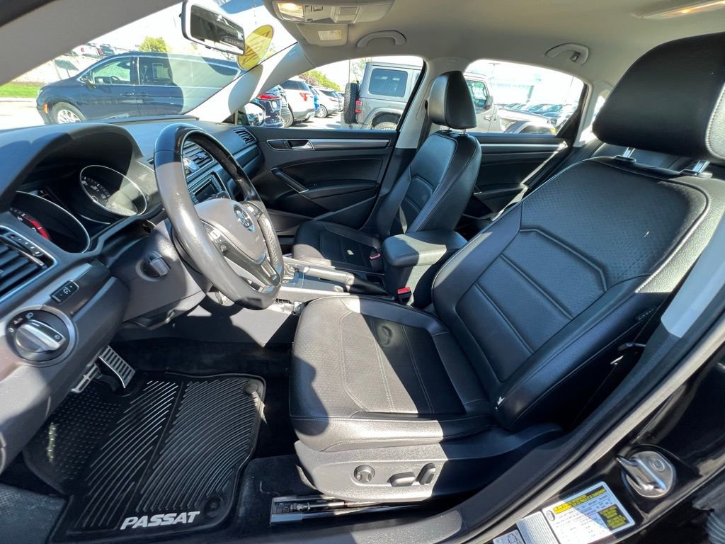 Used 2017 Volkswagen Passat 1.8T R-Line image 18
