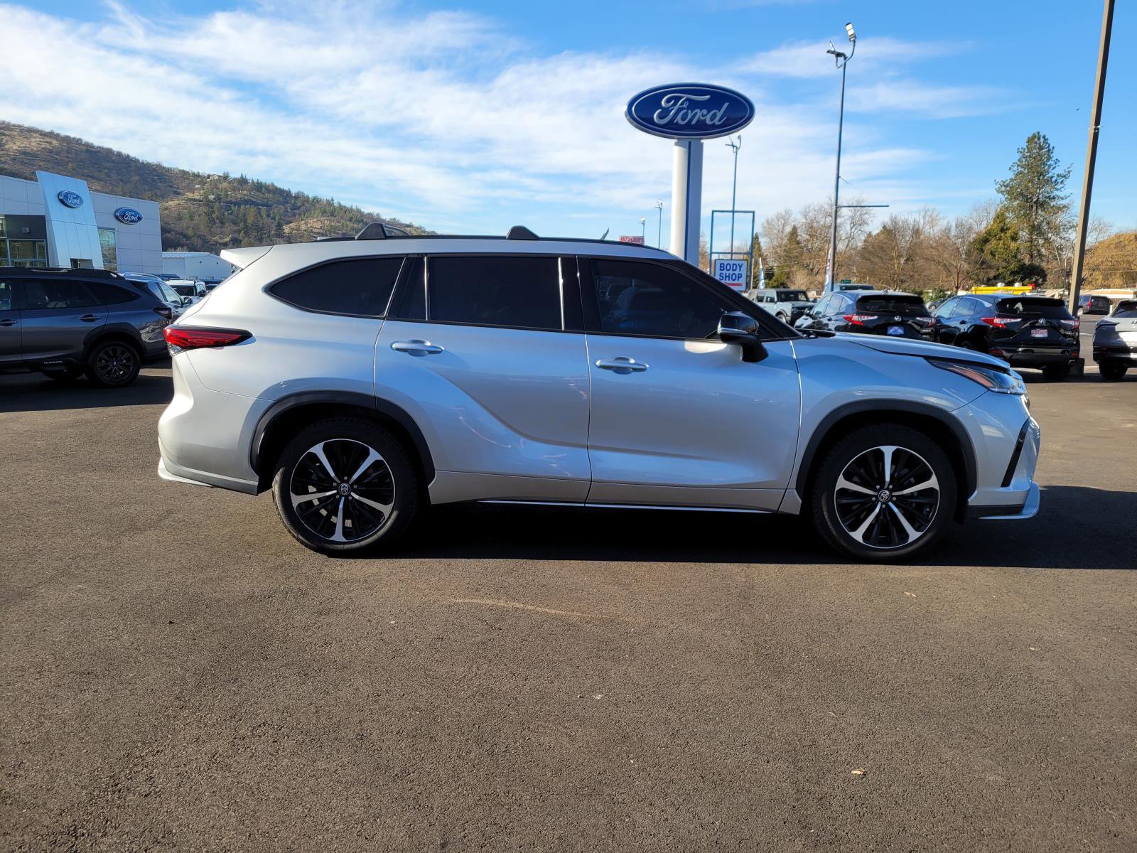 Used 2022 Toyota Highlander XSE image 4