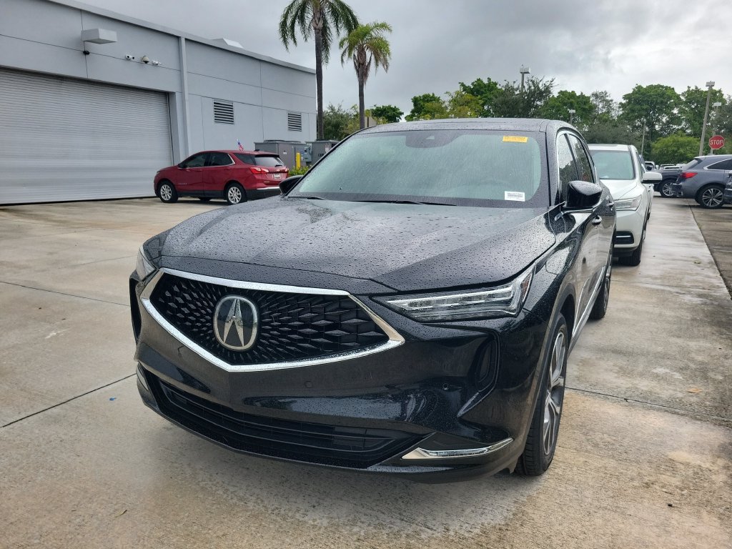 Used 2024 Acura MDX w/ Technology Package FWD image 3
