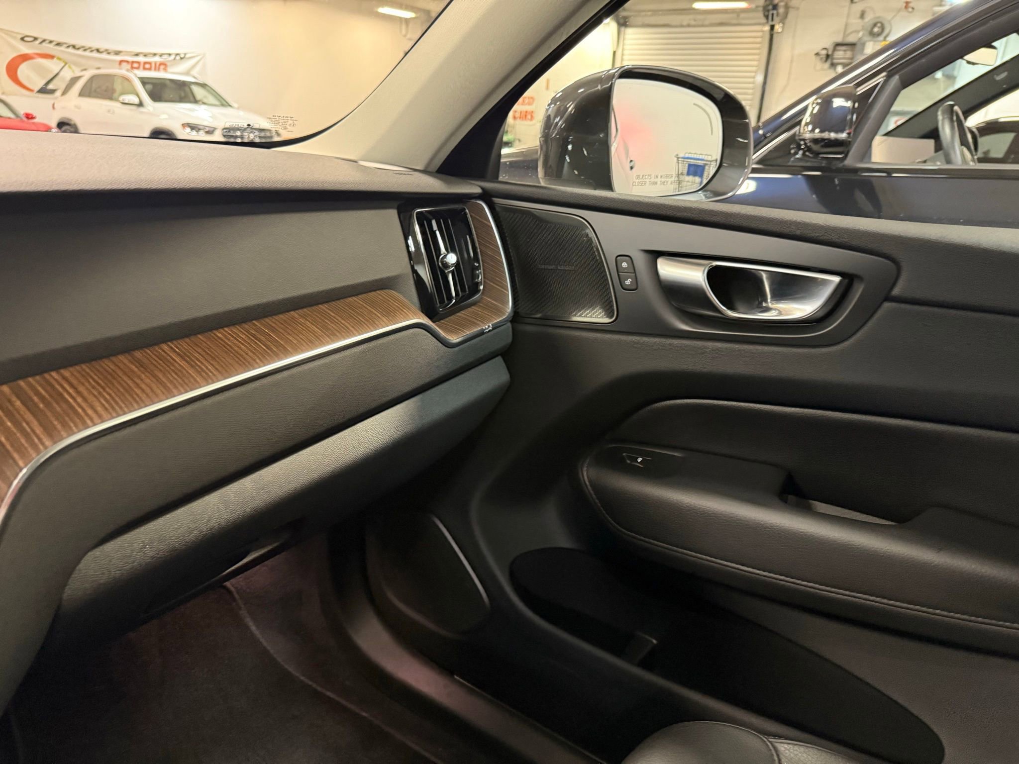 Used 2022 Volvo XC60 B5 Momentum w/ Climate Package image 46