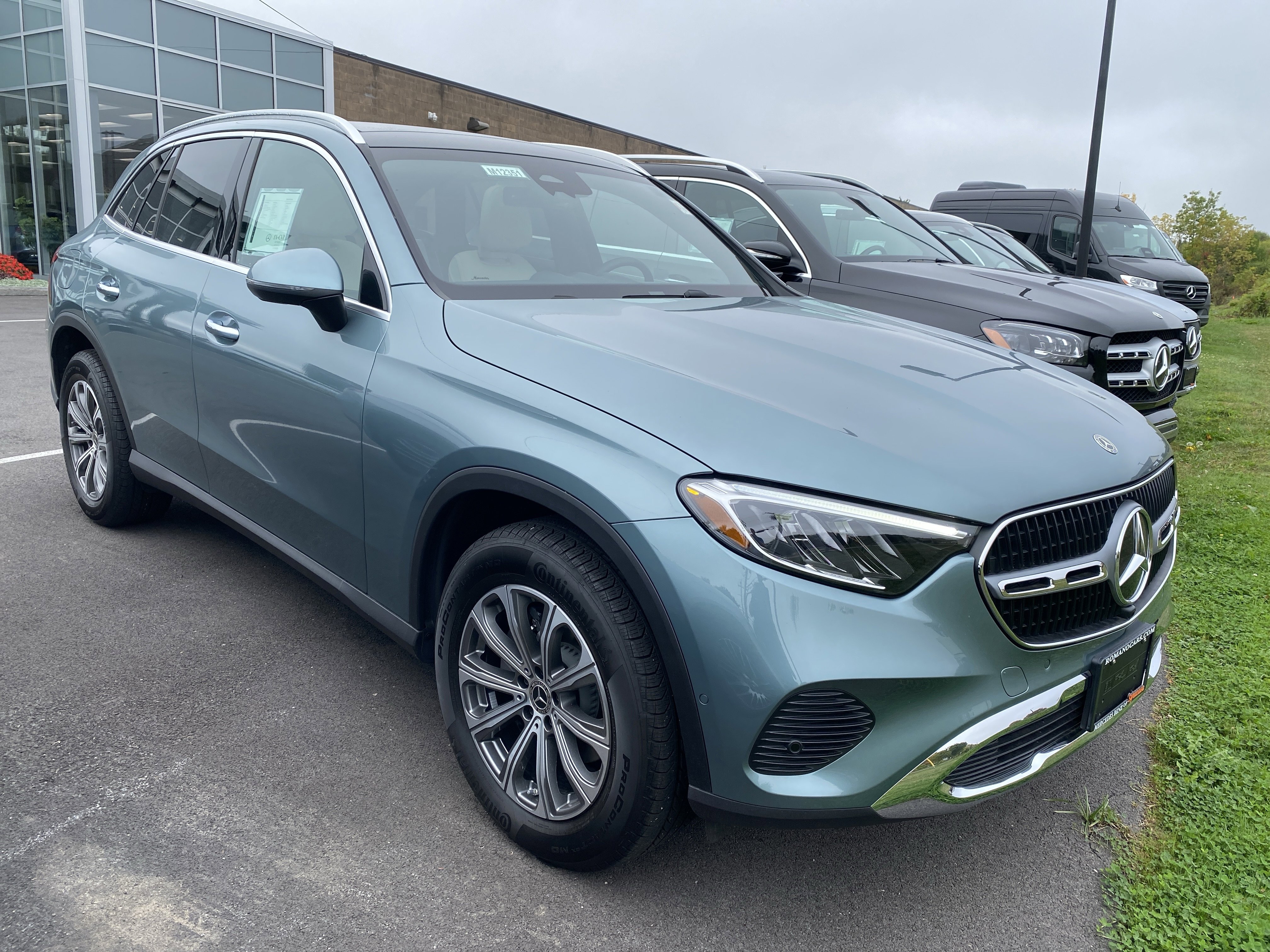 Used 2025 Mercedes-Benz GLC 300 4MATIC image 2