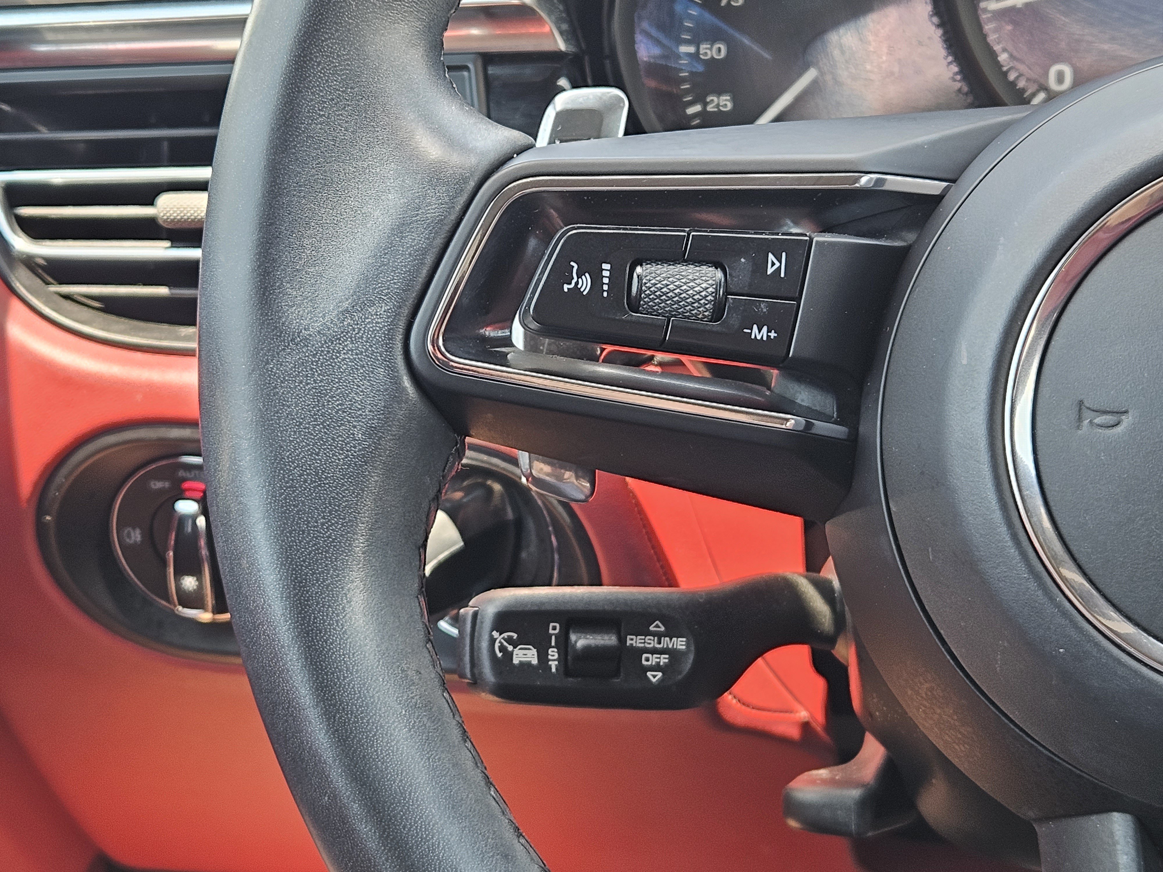 Certified 2023 Porsche Macan AWD/4WD image 26