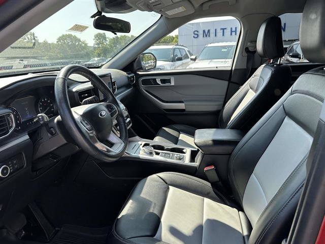 Used 2023 Ford Explorer XLT w/ Equipment Group 202A AWD/4WD image 13