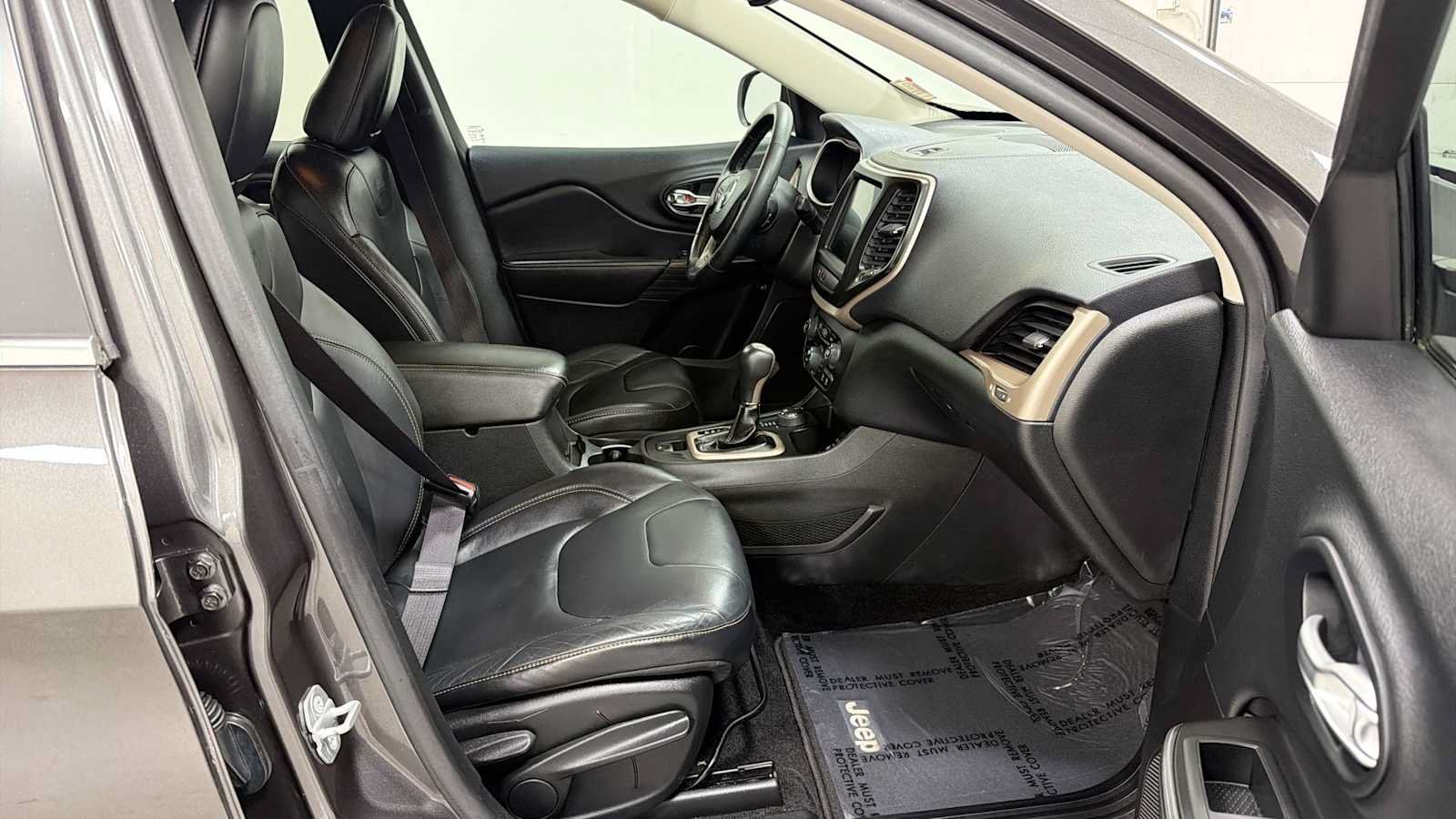 Used 2015 Jeep Cherokee Limited AWD/4WD image 29