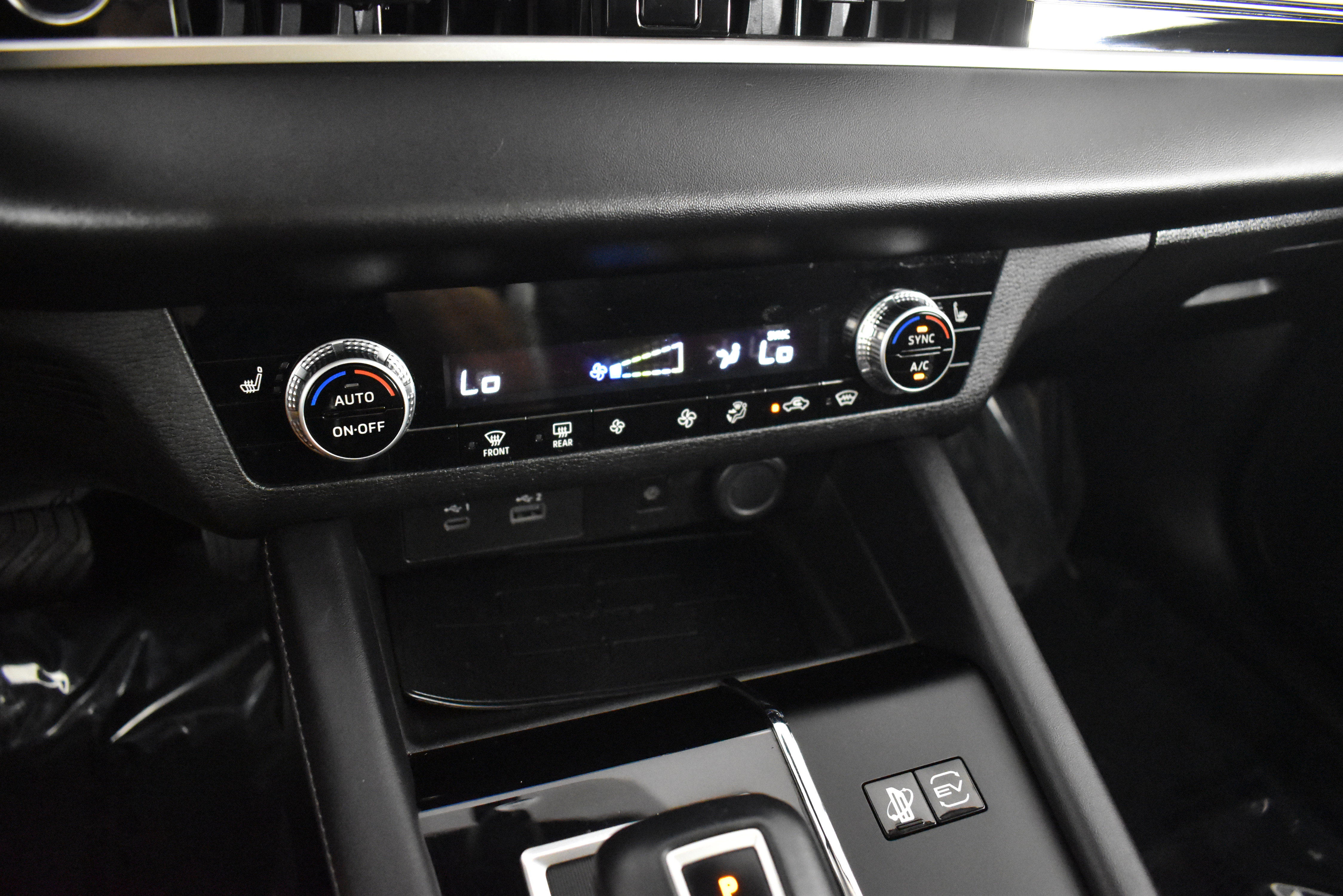 Used 2024 Mitsubishi Outlander SE image 28