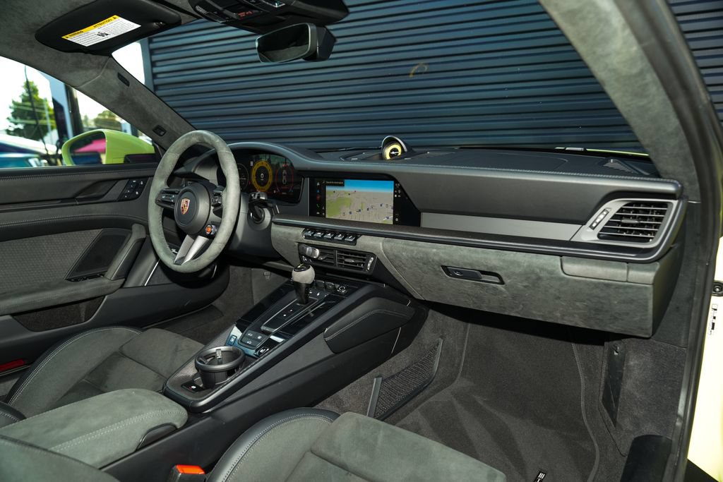 Certified 2025 Porsche 911 Carrera GTS RWD image 31