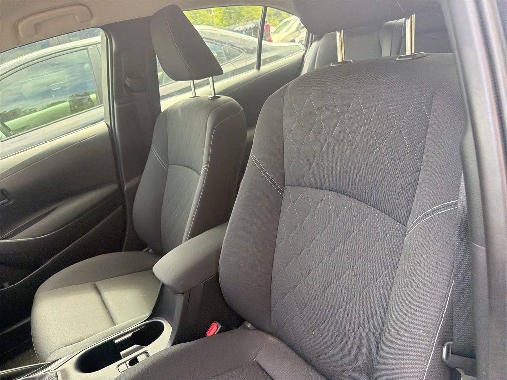 Used 2025 Toyota Corolla LE FWD image 10