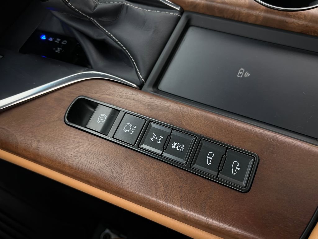 Certified 2024 Lexus LX 600 4WD w/ Luxury Package image 21