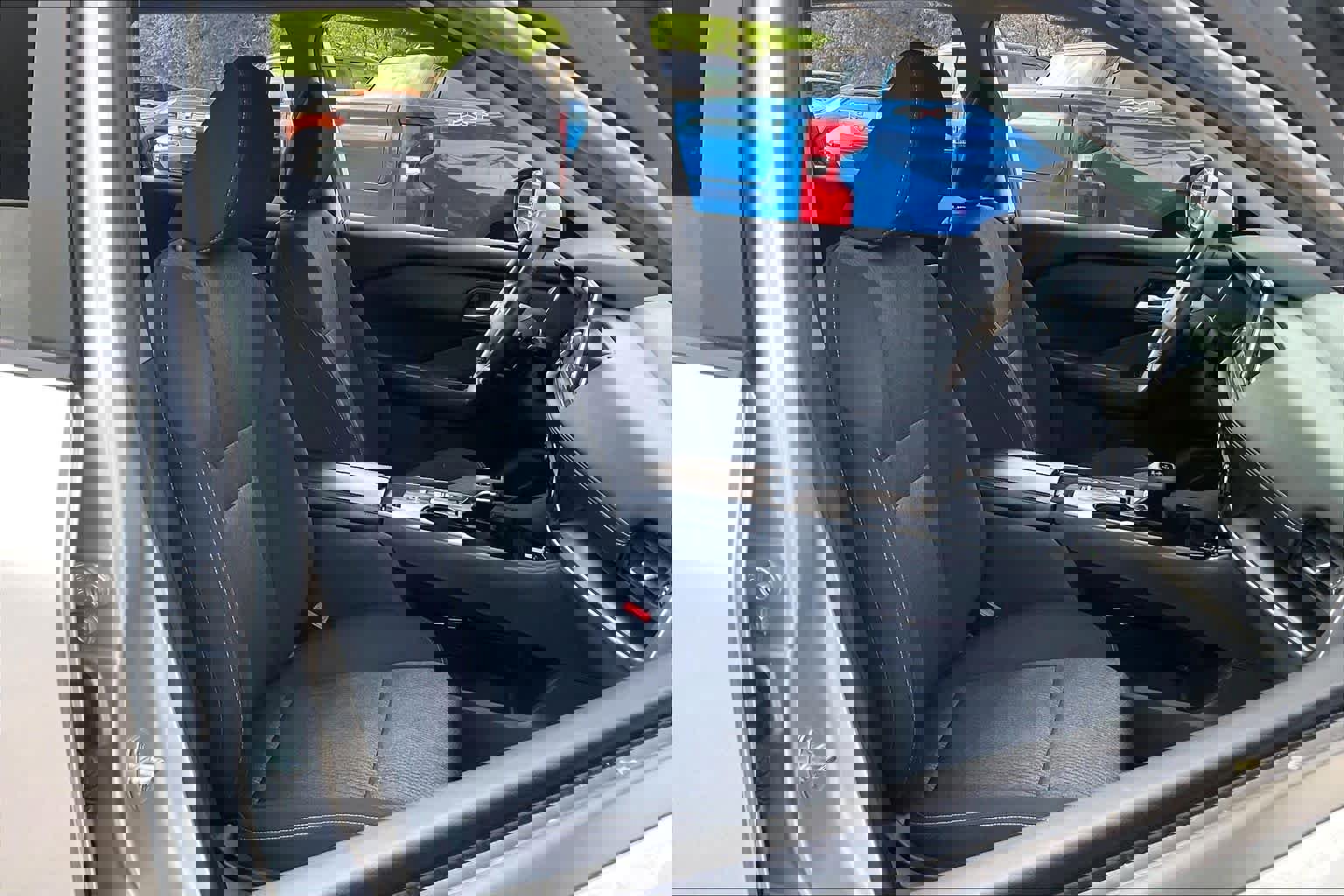 Used 2025 Nissan Rogue SV image 9