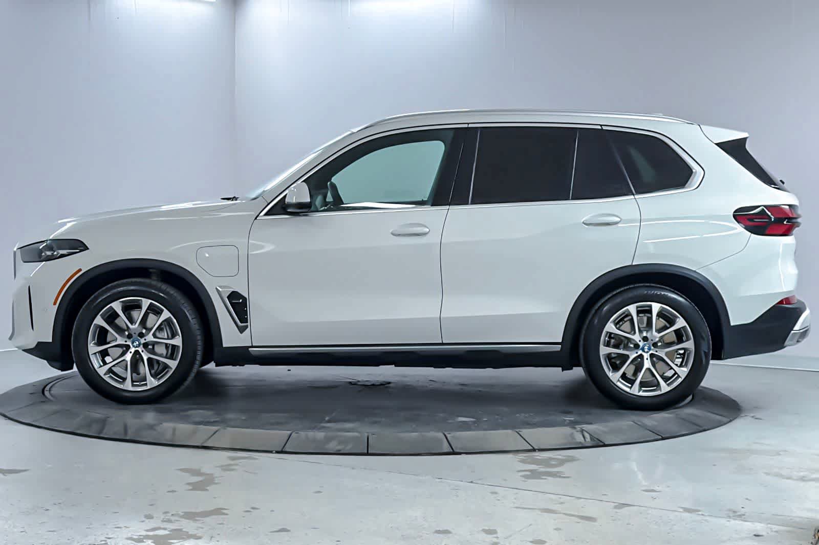 Used 2024 BMW X5 xDrive50e AWD/4WD image 5