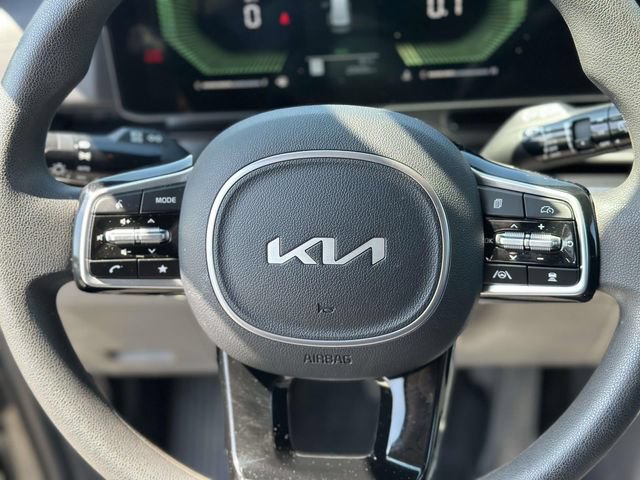 Used 2025 Kia Carnival LX FWD image 19