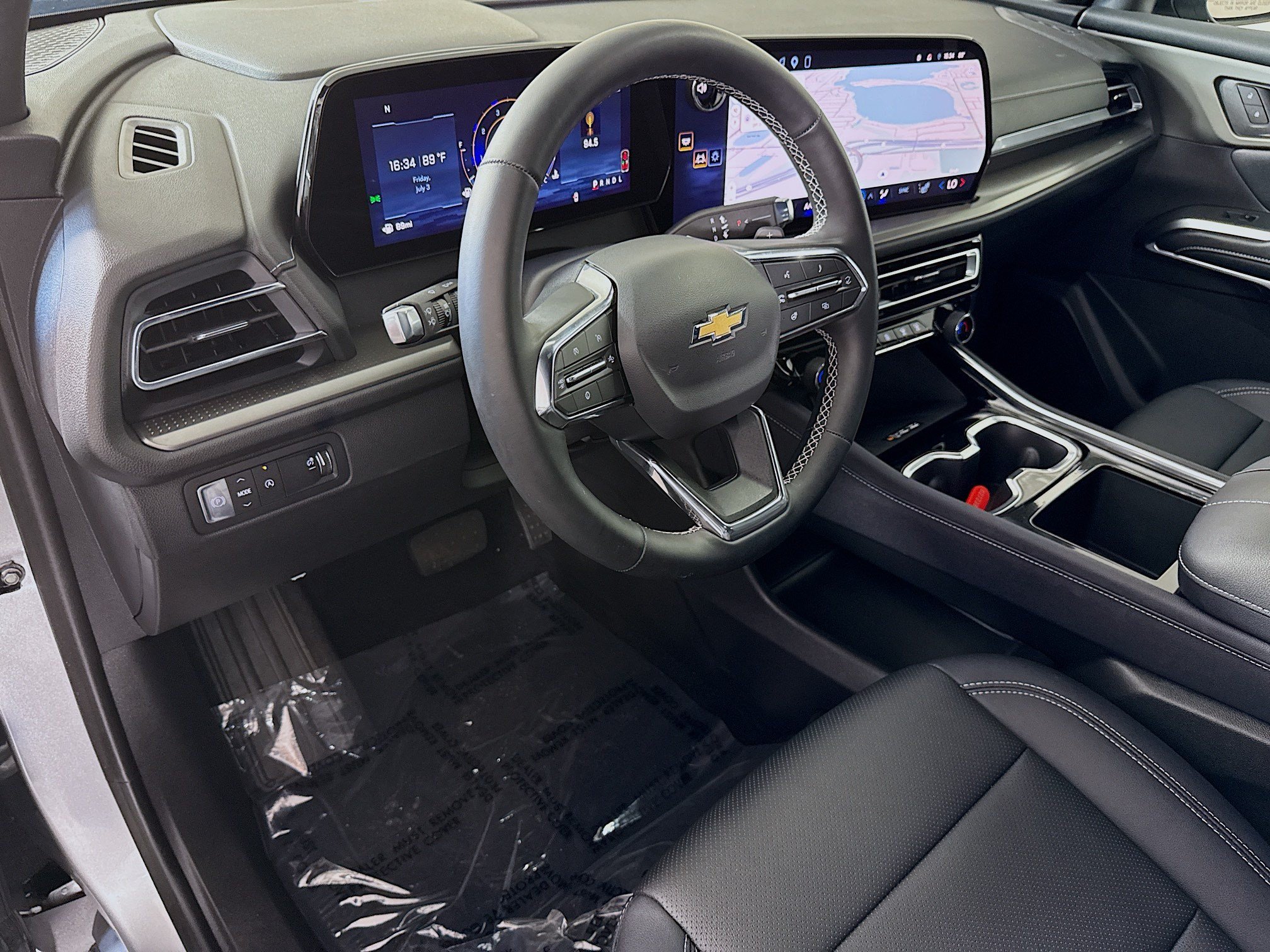 Used 2026 Chevrolet Traverse LT FWD image 23
