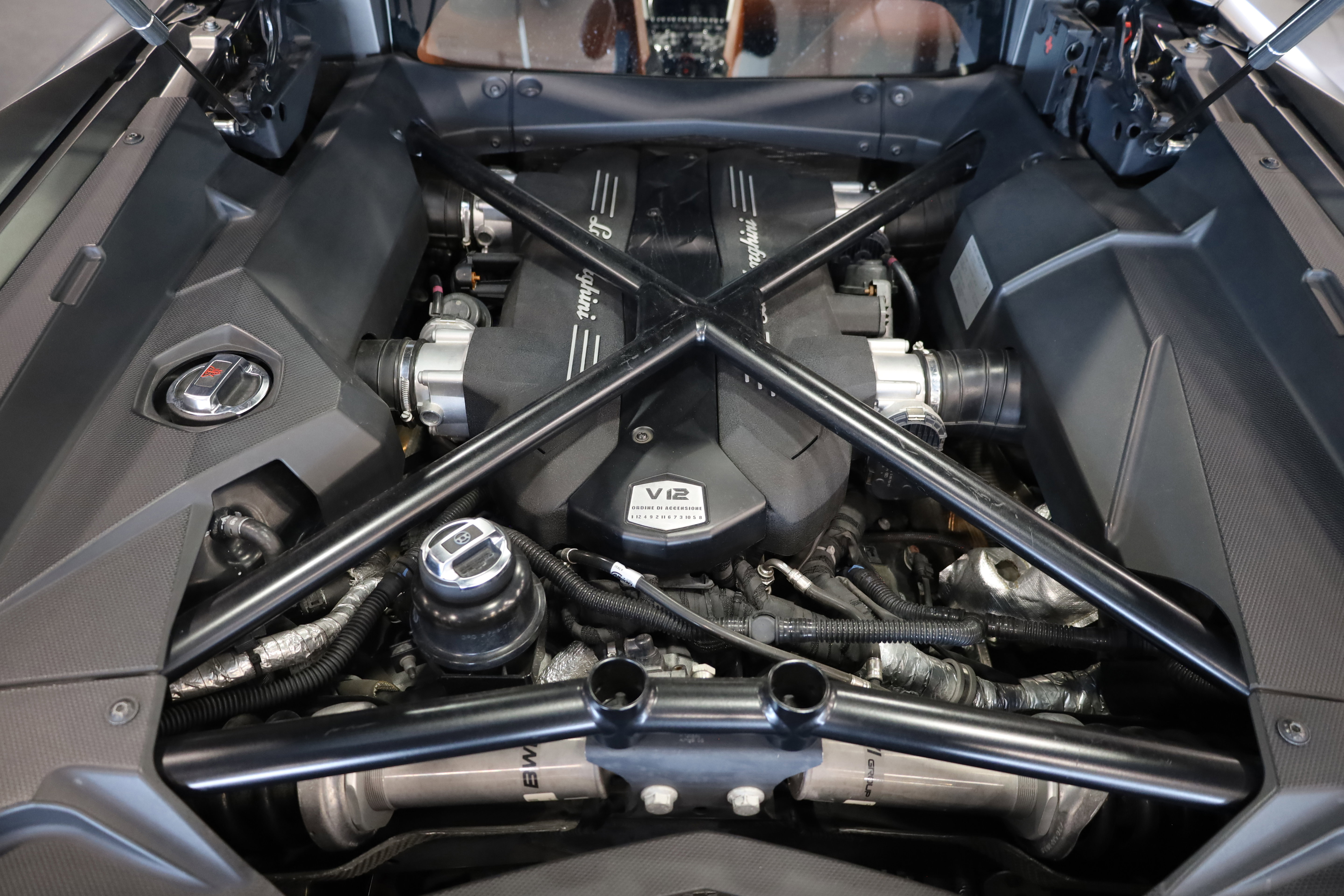 Used 2018 Lamborghini Aventador S image 36