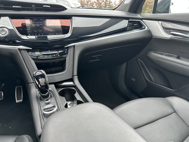 Used 2024 Cadillac XT6 Sport w/ Technology Package image 23