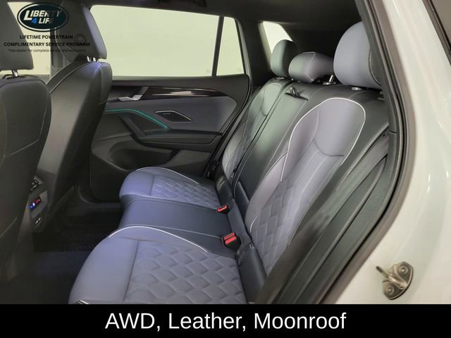 Used 2025 Volkswagen Tiguan SEL R-Line image 15